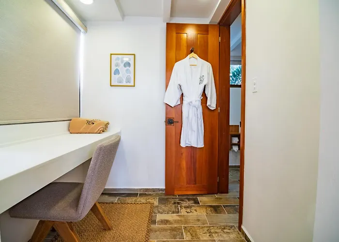 Aruna & Villas Hotel