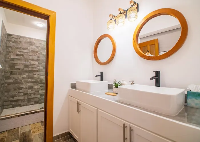Aruna & Villas Hotel