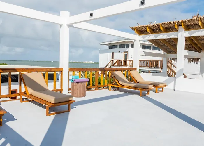 Aruna & Villas Hotel 4*