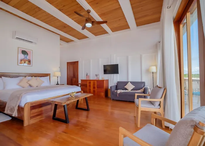 Aruna & Villas 4*
